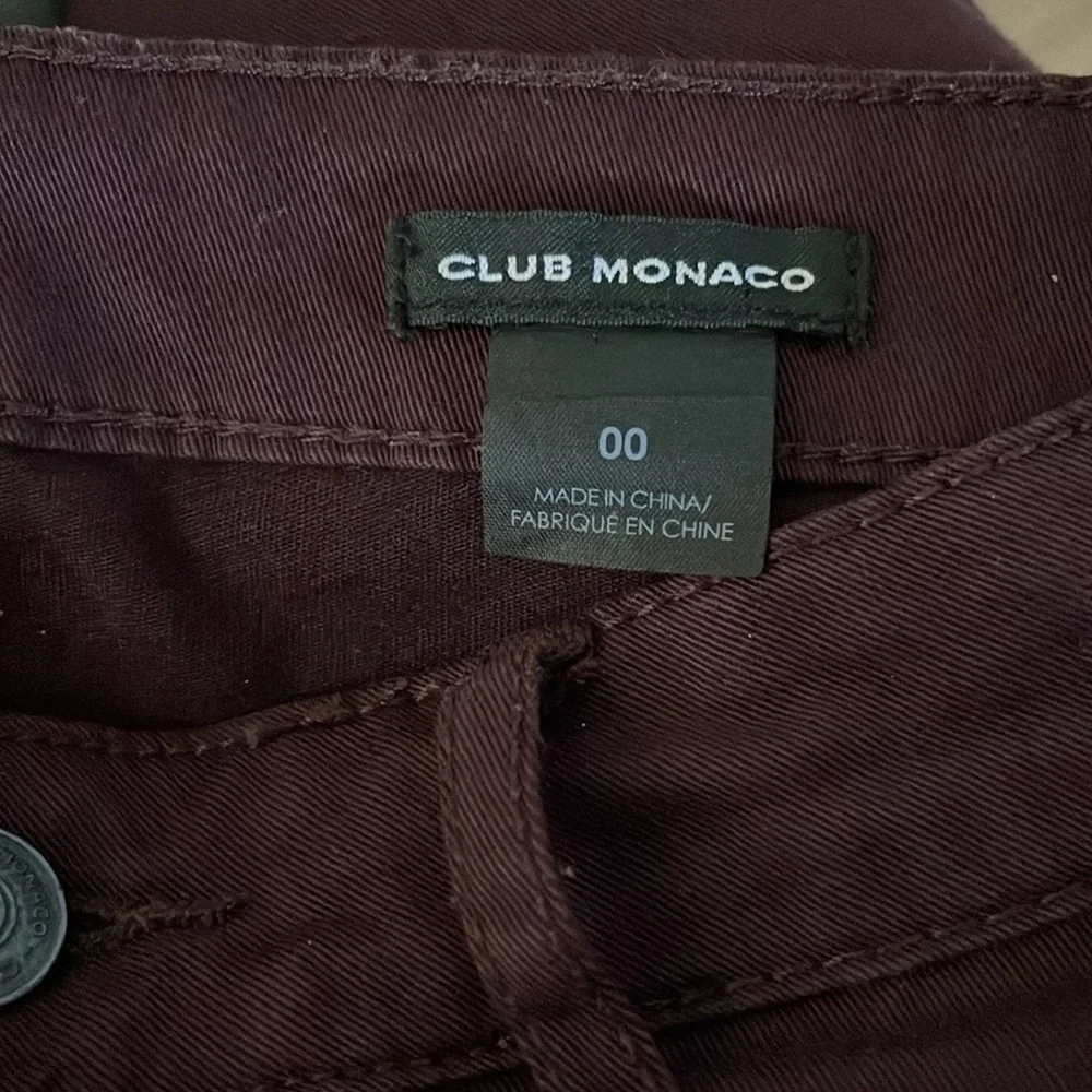 Club Monaco - burgundy mid rise jeans - zippered pockets - size 00